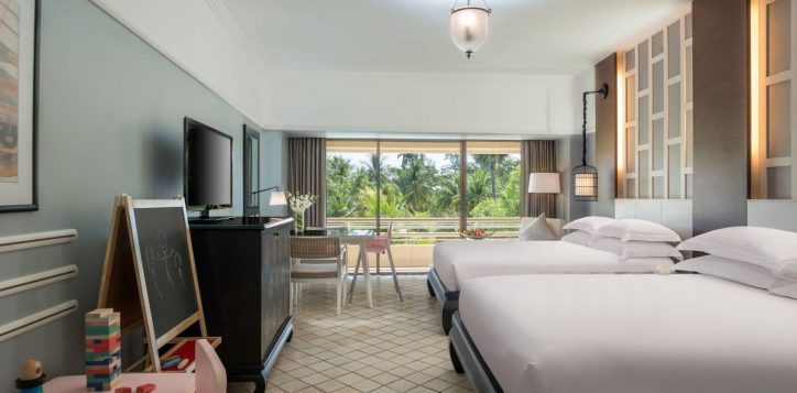 deluxe-family-room-bedroom-v2-retouched-2-2