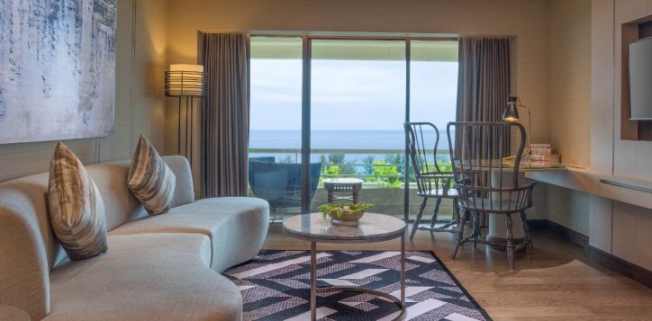 deluxe-suite-seaview-1800-x-646-3_15_11zon
