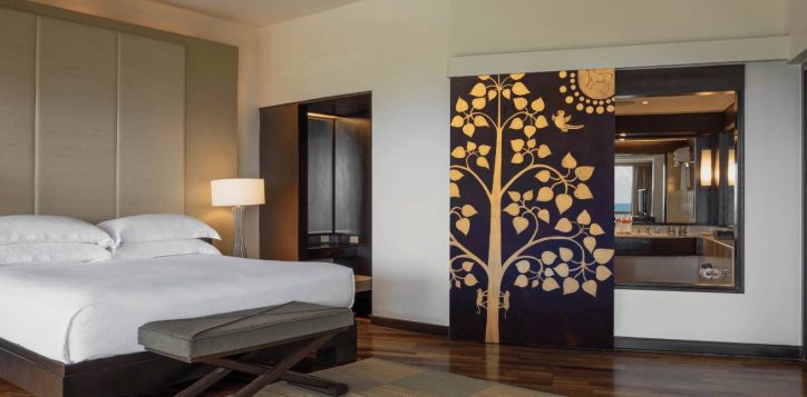 _executive-suite-bedroom-1800-x-646-2_2_11zon