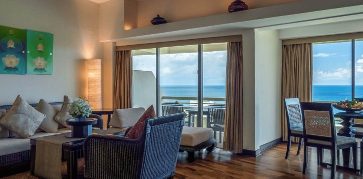 _executive-suite-bedroom-1800-x-646-3_3_11zon