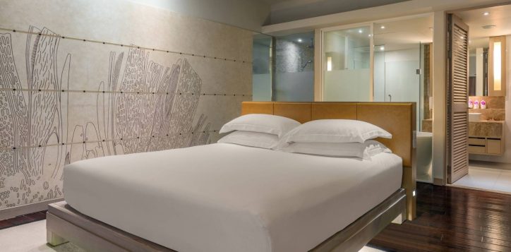 hilton-deluxe-suite-bedroom-angle-2-v2-2-2