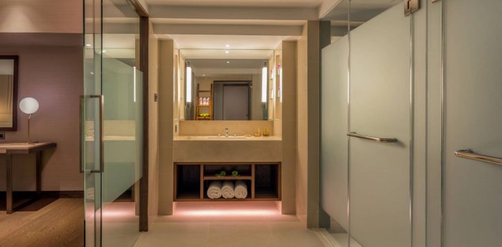 superior-deluxe-suite-bathroom-1-v2-2-2