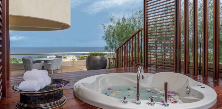 superior-deluxe-suite-jacuzzi-1-v2-2-2