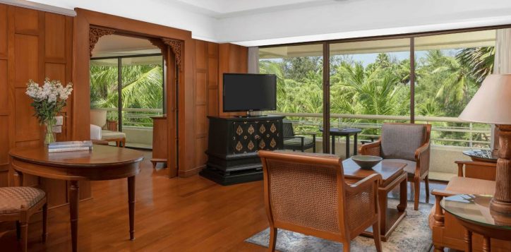 superior-suite-livingroom-1800-x-646_47_11zon-2