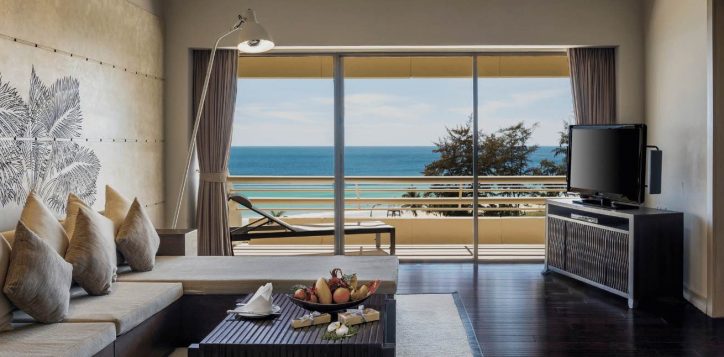 superior-suite-seaview-1800-x-646-4_51_11zon-2