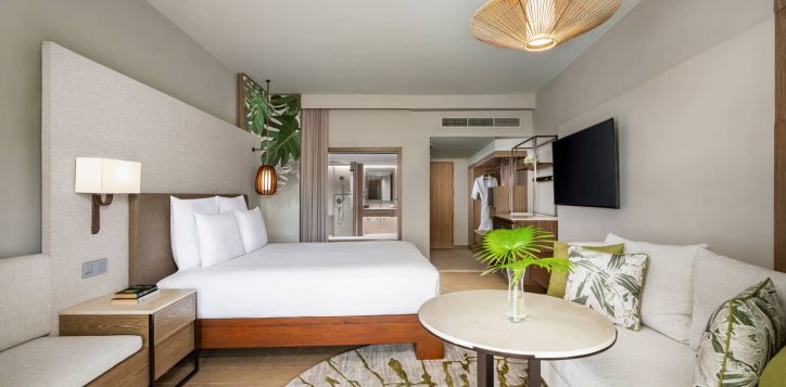 deluxe-king-garden-view-bedroom_02-2-2