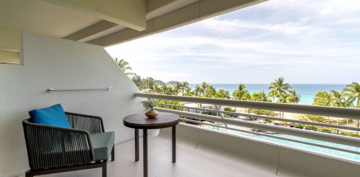 deluxe-sea-view_balcony_1-2