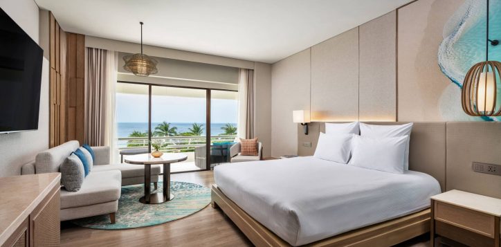 deluxe-sea-view_king_bedroom_1-2-2