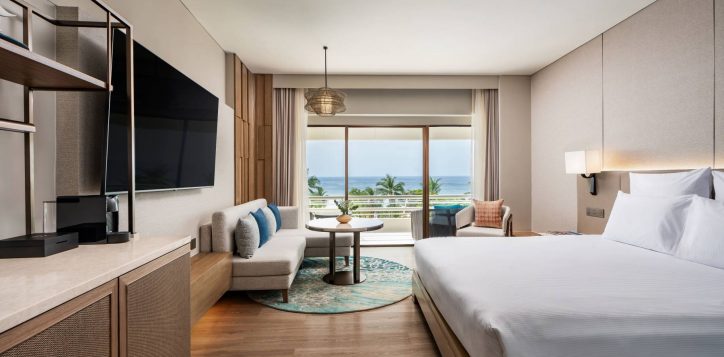 deluxe-sea-view_king_bedroom_2-2