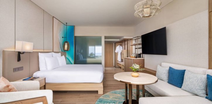 deluxe-sea-view_king_bedroom_3-2