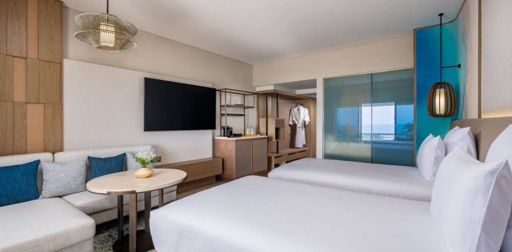 deluxe-sea-view_twin_bedroom_2-2